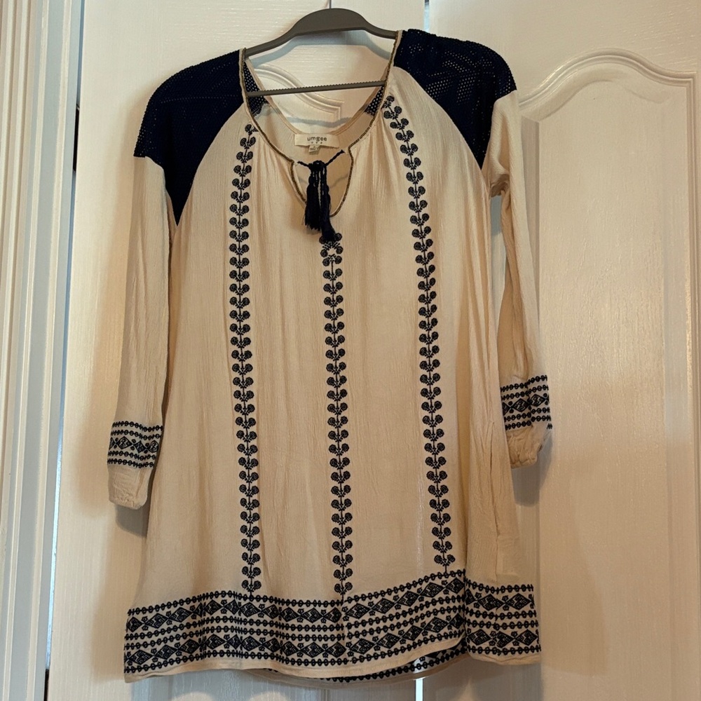 UMGEE Lightweight Cream Embroidered Tunic Top with Navy Trim